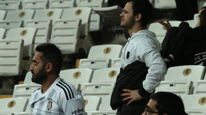 Bu haberden fotoğraf 'çalmak' serbesttir. Beşiktaş'ın kahır gecesi. Tarihi protesto. Hiçbir yerde göremeyeceğiniz fotoğraflar