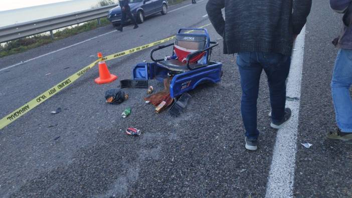 Otomobilin çarptığı motosiklet paramparça oldu. Sürücü kurtarılamadı