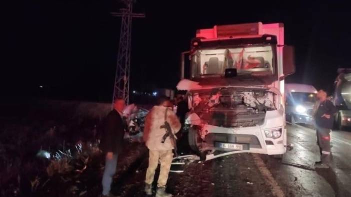 Şırnak'ta, kamyonla çarpışan otomobilin sürücüsü ağır yaralandı