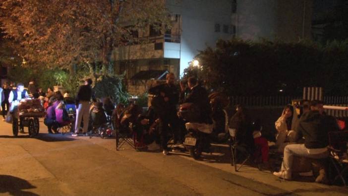 Kadıköy’de ‘10 bin lira’ nöbeti: Duyanlar akşamdan sıraya girdi