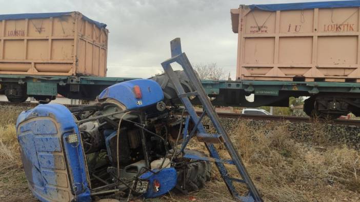 Afyonkarahisar’da tren traktöre çarptı: 1 ölü 1 yaralı