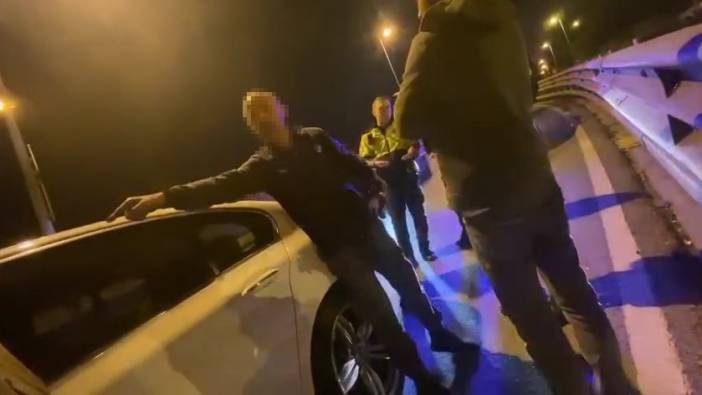 Polislerin alkollü sürücüyle imtihanı kameraya yansıdı