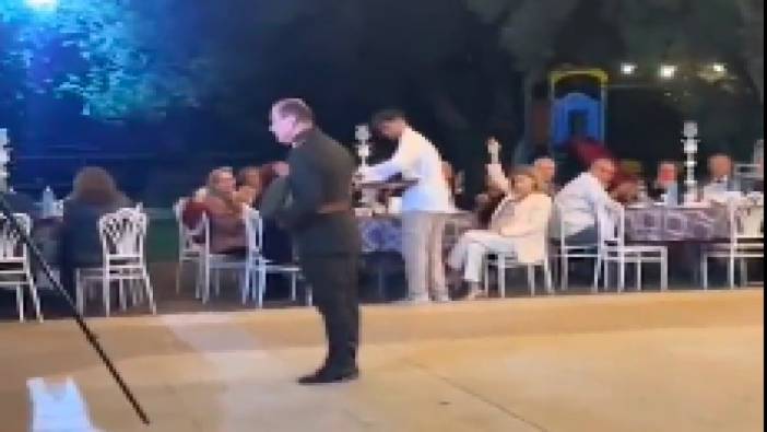 Muğla'da Atatürk'e benzeyen bir kişi düğün mekanında masaları selamladı