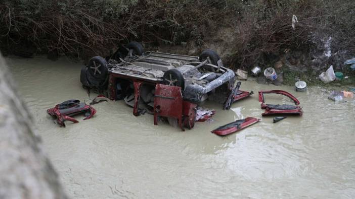 Otomobil nehre uçtu, 3 ölü