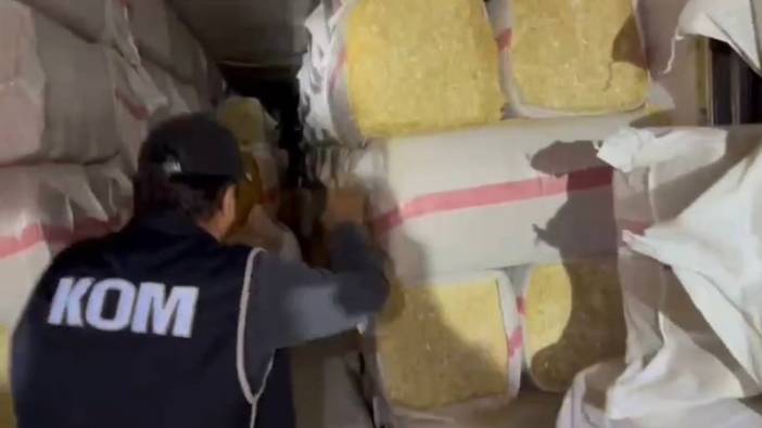 Saman yüklü tırda 2 bin 600 paket kaçak sigara ele geçirildi
