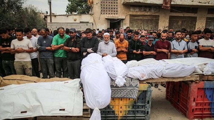 Gazze'de cesetler çürümeye başladı
