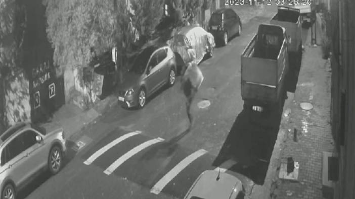 Böyle hırsızlık görülmedi: Park halindeki aracın camını saniyeler içinde çaldı