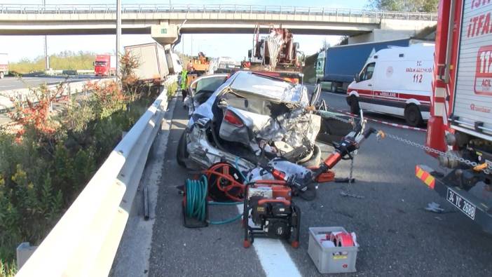 Kuzey Marmara Otoyolu'nda feci kaza. TIR otomobile çarptı: 1 ölü 4 yaralı