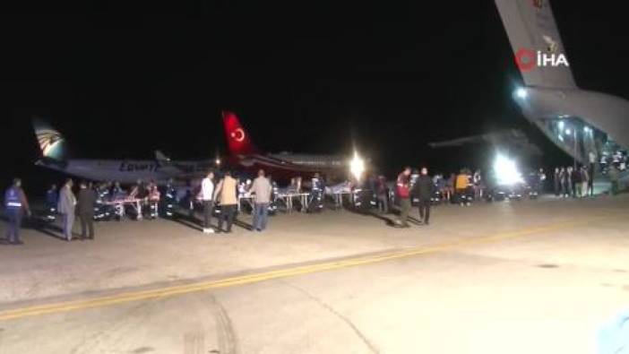 Filistinli hastaları Türkiye’ye taşıyan uçak Mısır’dan havalandı