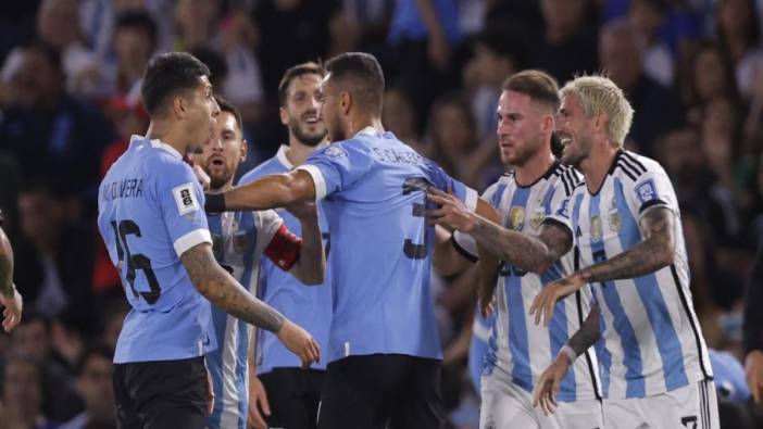 Messi çıldırdı. Dünya Arjantin Uruguay maçını konuşuyor