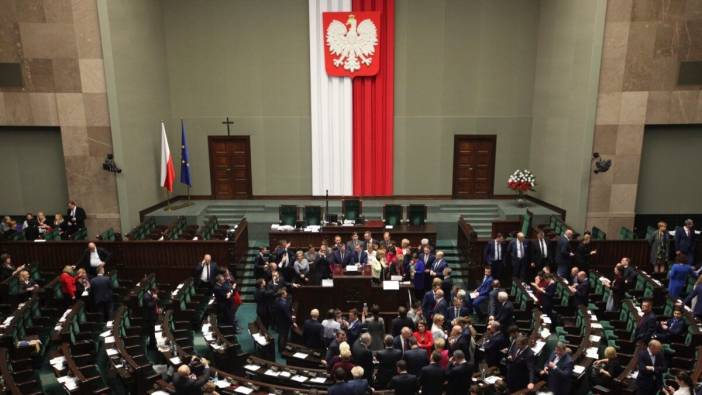 Polonya'da çoğunluğu kaybeden iktidar 'partiler üstü' hükümet kurmak istiyor