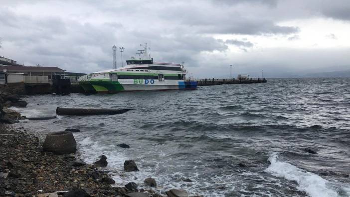 BUDO tüm seferlerini iptal etti. Fırtına Marmara’da deniz trafiğini vurdu