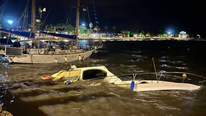 Dalgalar sahile vurdu. Fırtına balıkçı teknelerini batırdı