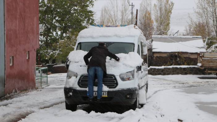 Bingöl'ün iki ilçesinde kar yağışı etkili oldu