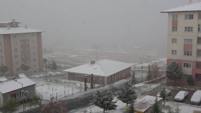 Van’da kar yağışı 142 köy yolunu ulaşıma kapattı