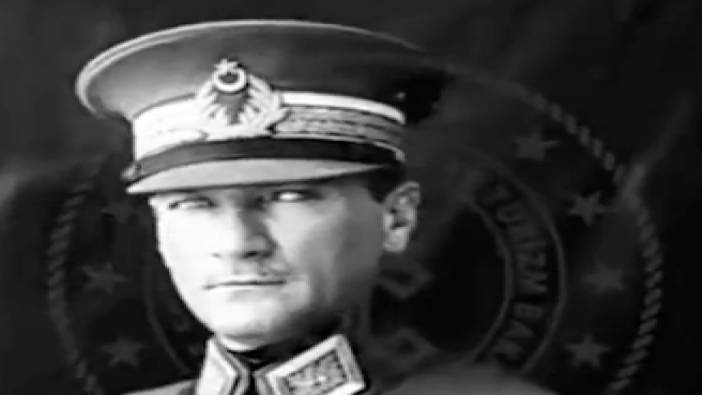 Atatürk'ün karizması başka... Mustafa Kemal Atatürk'ün askeri üniformalı meşhur pozunun kamera arkası videosu