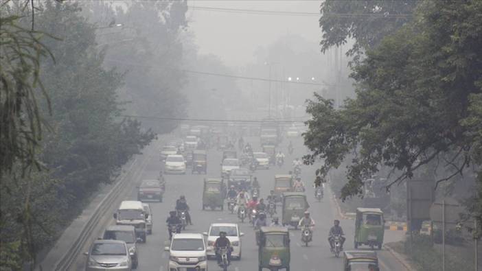 Pakistan'da hava kirliliği sebebiyle eğitime haftada 2 gün ara verilecek