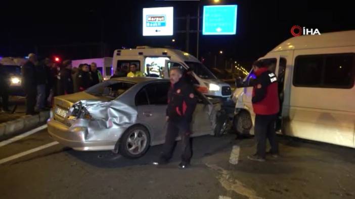 Elazığ’da minibüs ile otomobilin çarpışması sonucu 5 kişi yaralandı