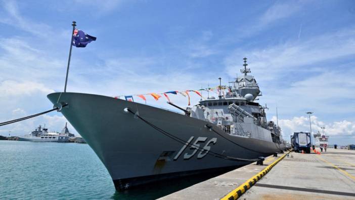 Avustralya savaş gemisi Tayvan Boğazı'ndan geçti
