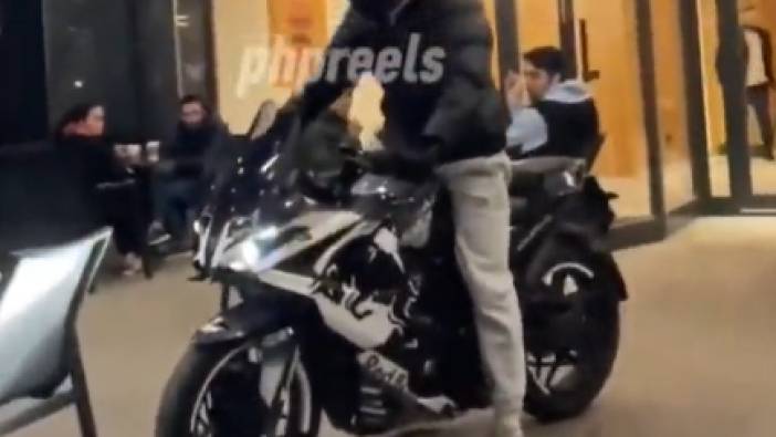 İsrail'i protesto etmek isteyen kişi motoruyla Starbucks'ta lastik yaktı. Evladım Starbucks Katarlı Arapların cahil kalma öğren