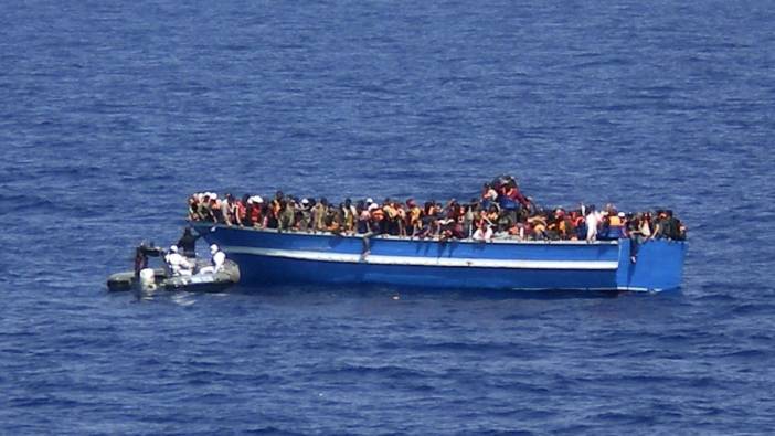 İtalya'ya yüzlerce göçmen balıkçı teknesiyle geldi