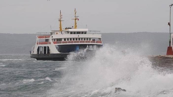 Fırtına nedeniyle Balıkesir'in adalarına bazı feribot seferleri iptal edildi