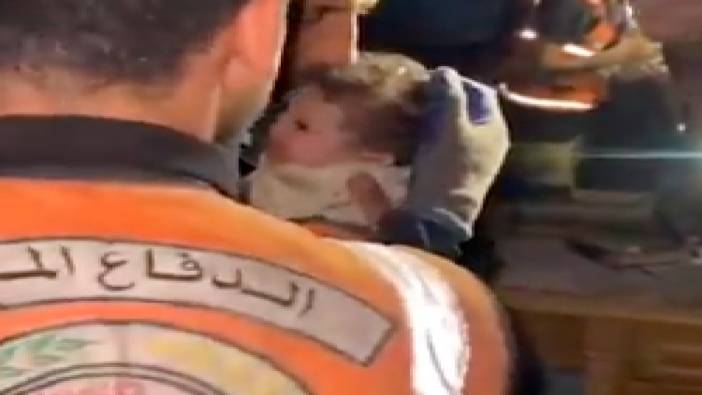 37 gün sonra Gazze'de enkaz altından canlı olarak çıkarılan mucize bebek