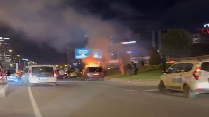 Kadıköy D-100’de alev alev yanan araç trafikte kaosa neden oldu