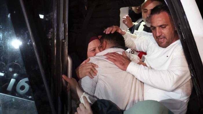 Esir takasında 7. tur: Hamas 8 İsrailli rehineyi, İsrail 30 tutuklu Filistinliyi serbest bıraktı