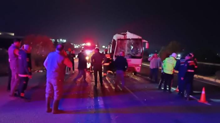 Manisa'da servis minibüsü TIR’a arkadan çarptı: 12 yaralı