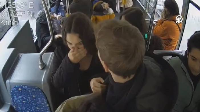 Otobüste iki kadının yer verme tartışması biber gazlı kavgaya dönüştü. Yolcular fenalaştı