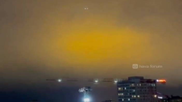 İstanbul'da görülen renkli bulutu görenler kameralara sarıldı