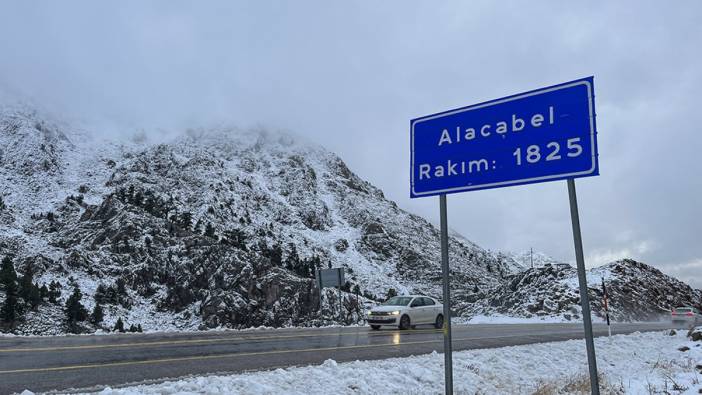 1825 metre rakımlı Alacabel'e mevsimin ilk karı düştü