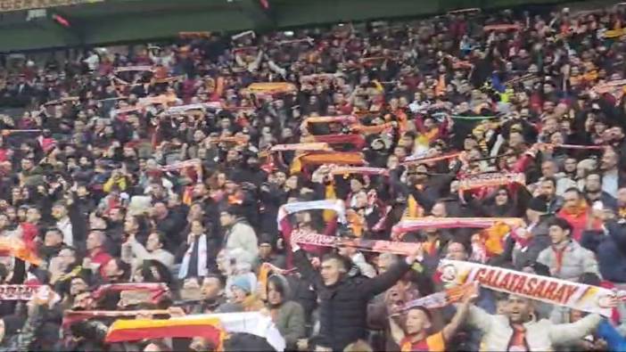 Galatasaray taraftarı gelen gol sonrası atkı şov yaptı