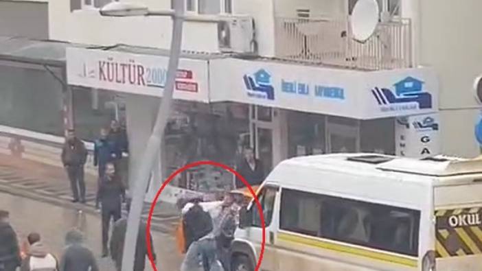 Bursa'da Sürücülerin tekme, yumruk ve sopalı 'yol vermeme' kavgası