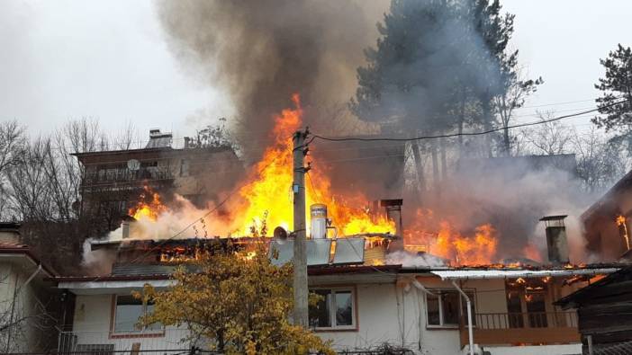 Bolu’da 4 evde yangın çıktı. Söndürme çalışmaları devam ediyor