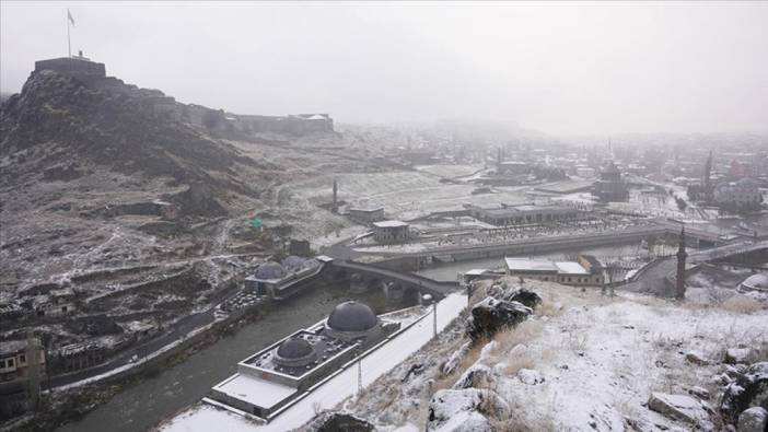 Erzurum, Kars ile Ardahan beyaza büründü. Gece sıcaklık sıfırın altına düştü