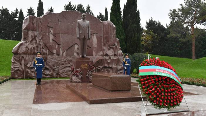Azerbaycan’ın ulusal lideri Haydar Aliyev vefatının 20. yılında Bakü’de anıldı