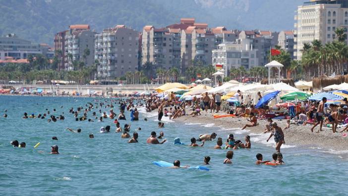Antalya'da ikamet izni olan yabancı sayısı açıklandı. İlk sırada Ruslar var