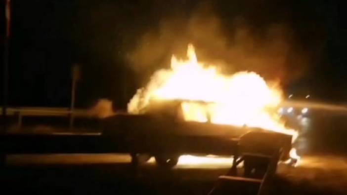 Silivri'de seyir halindeki otomobil alev alev yandı