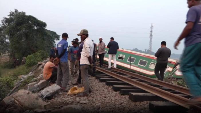 Bangladeş’te rayların kesilmesi sonucu yolcu treni kaza yaptı: 1 ölü, 12 yaralı