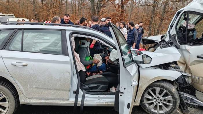 Minibüs ile otomobilin karıştığı kazada 9 kişi yaralandı