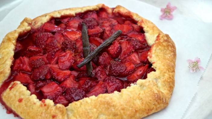 Mükemmel Çıtırlıkta Çilekli Galette nasıl yapılır