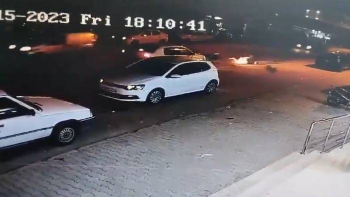 Adana’da otomobil yayalara çarptı