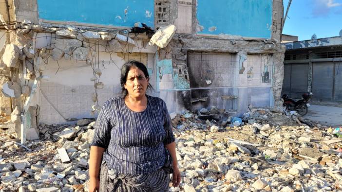 AFAD yıkık eve 'hasarsız' raporu verdi. Evin enkazında yaşayan aileye elektrik ve su faturası geldi