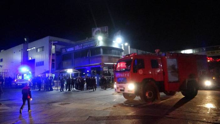Kocaeli'de lastik fabrikası yandı. 8 işçi dumandan etkilendi