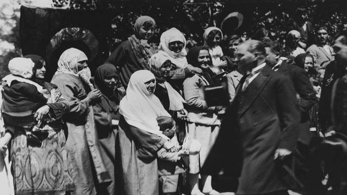 Atatürk pazardaki kadınlara neden yüzük aldı?