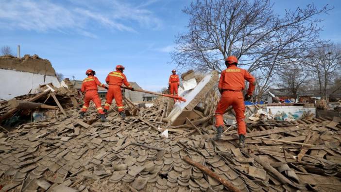 Çin'de depremdeki can kaybı 148'e yükseldi