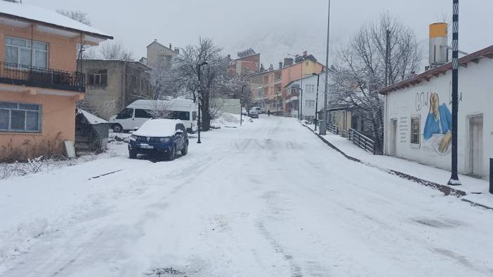 Tunceli’de yoğun kar yağışı sonrası onlarca köy ulaşıma kapandı