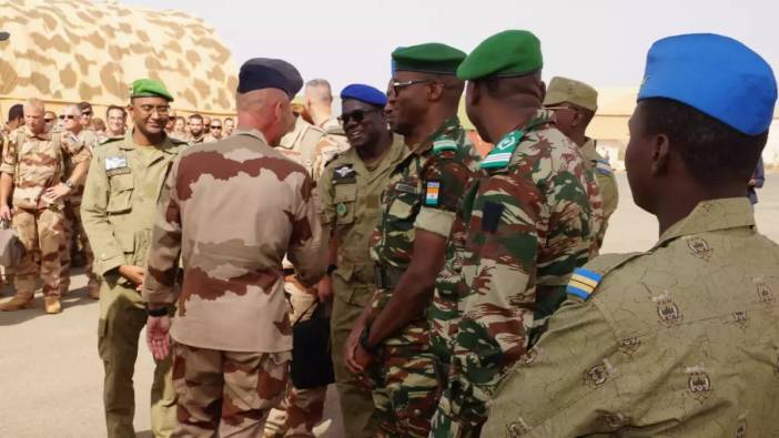 Fransız askerleri Nijer'den ayrıldı